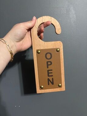Open / closed wood & leather theme door knob hanger sign